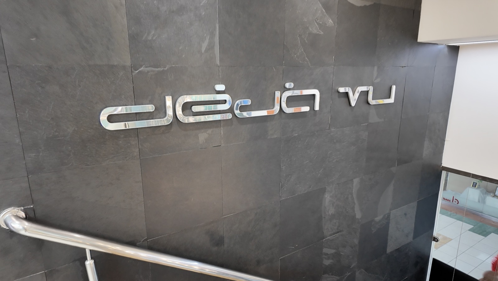 Recepción de Deja Vu, sucursales en Santo Domingo